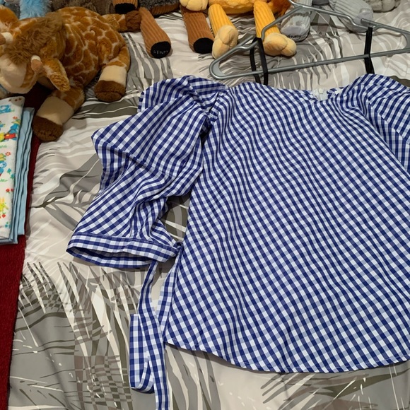 Stylish off the shoulder top - Picture 2 of 3